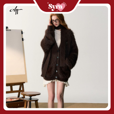 Phối đồ cùng áo lên cổ lọ