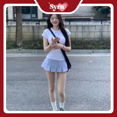 chân váy ngắn phối với áo phông